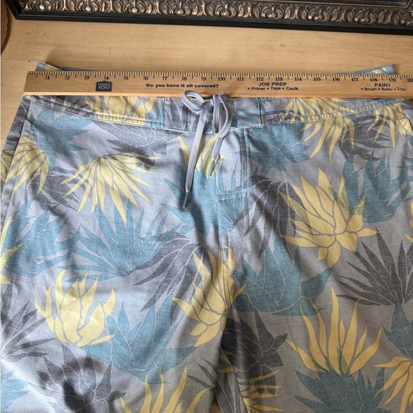 Travis Matthew Men's Palm Tree Board Tie at Waist Board Shorts - 38 ECLN - Picture 5 of 5